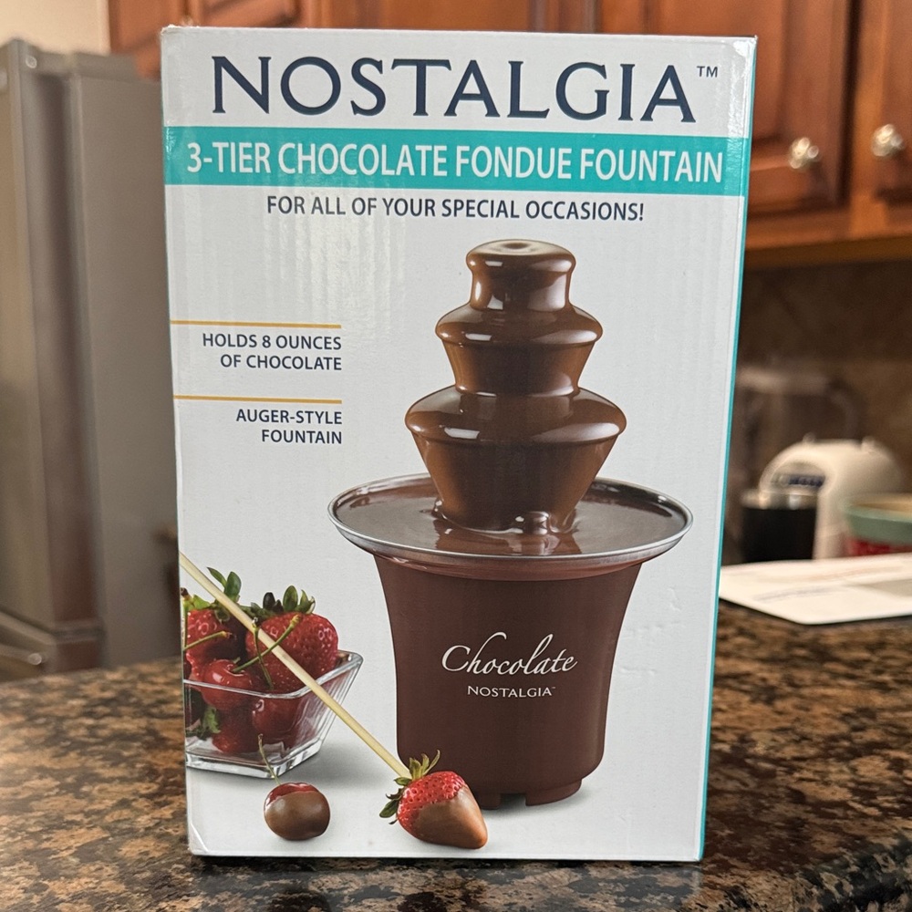 NOSTALGIA 3-TIER CHOCOLATE FOUNTAIN 8 0z